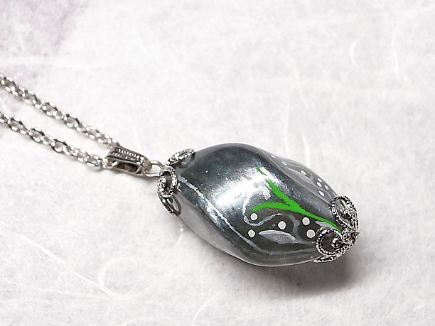 絵付けビーズペンダント「秀麗」