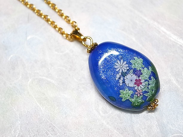 絵付けビーズペンダント「高雅」