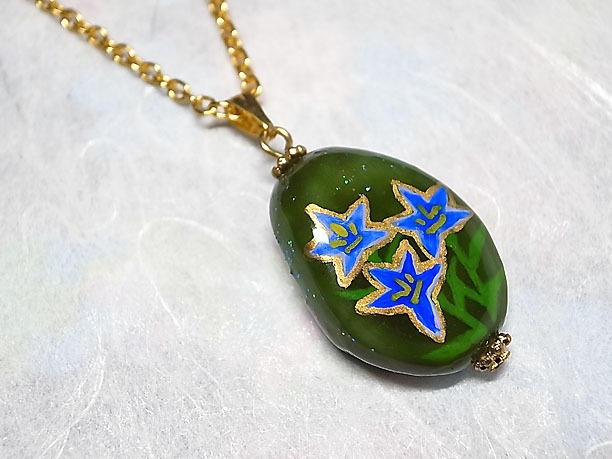 絵付けビーズペンダント「高雅」