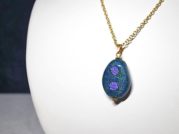 絵付けビーズペンダント「高雅」