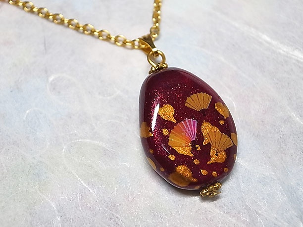 絵付けビーズペンダント「高雅」