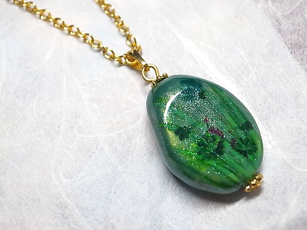 絵付けビーズペンダント「高雅」