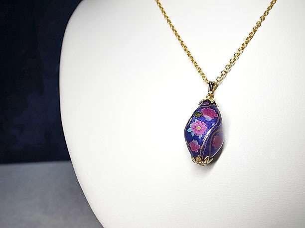 絵付けビーズペンダント「明媚」