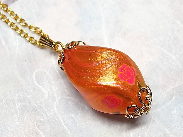 絵付けビーズペンダント「明媚」