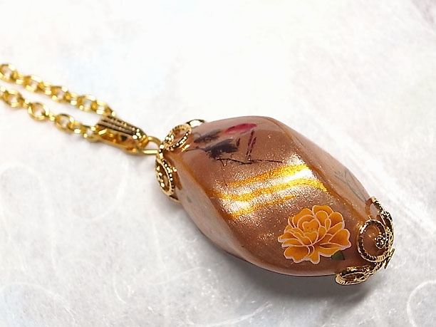 絵付けビーズペンダント「明媚」