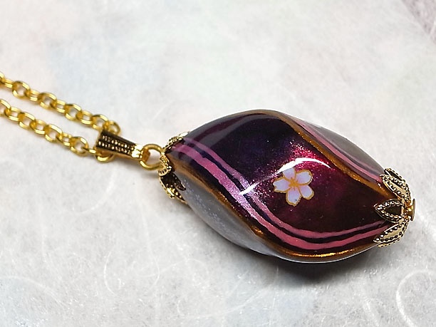 絵付けビーズペンダント「明媚」