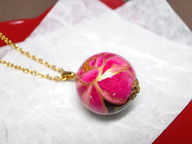 絵付けビーズペンダント「優艶」