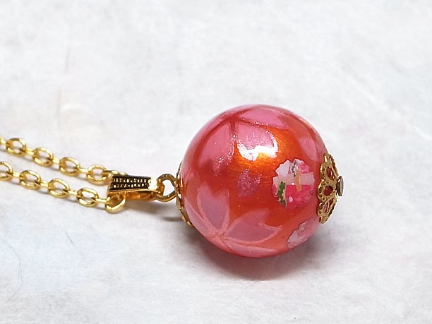 絵付けビーズペンダント「流麗」