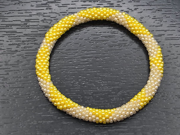 ビーズ・チューブクロッシェブレスレット「水菜」