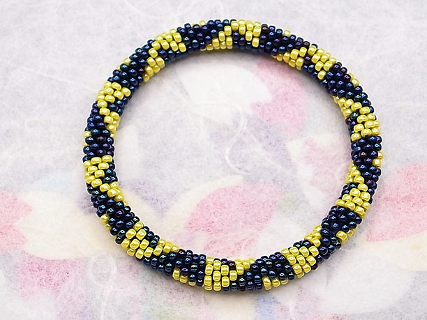 ビーズ・チューブクロッシェブレスレット「水菜」