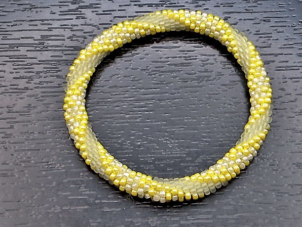 ビーズ・チューブクロッシェブレスレット「水菜」