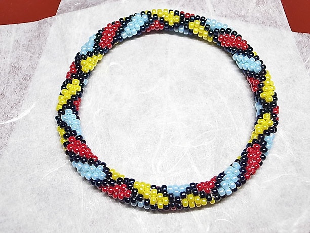 ビーズ・チューブクロッシェブレスレット「光冠」