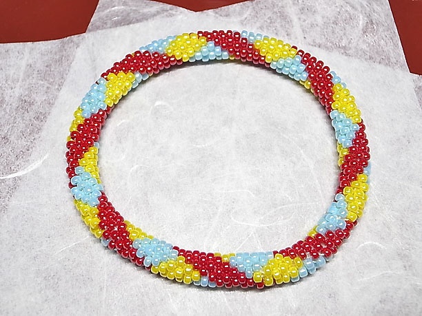 ビーズ・チューブクロッシェブレスレット「光冠」