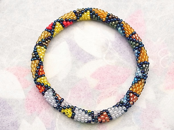 ビーズ・チューブクロッシェブレスレット「光冠」