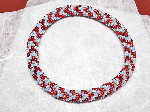 ビーズ・チューブクロッシェブレスレット「光冠」