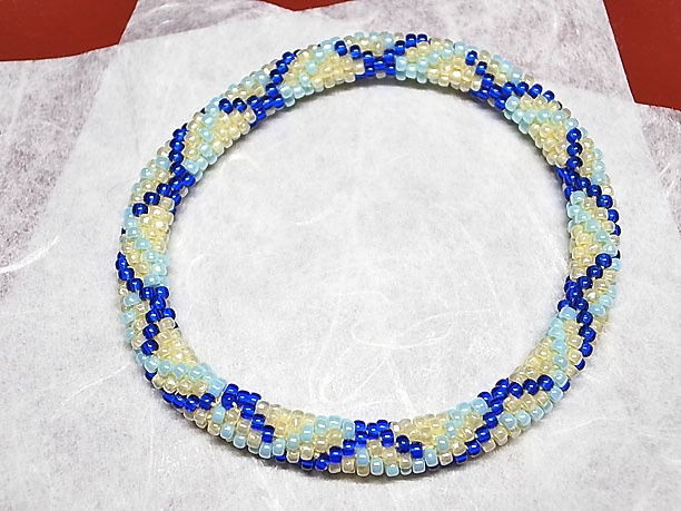 ビーズ・チューブクロッシェブレスレット「水殿」