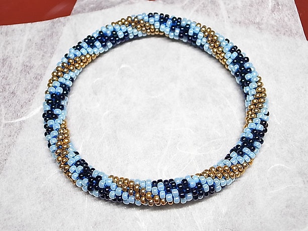 ビーズ・チューブクロッシェブレスレット「水殿」