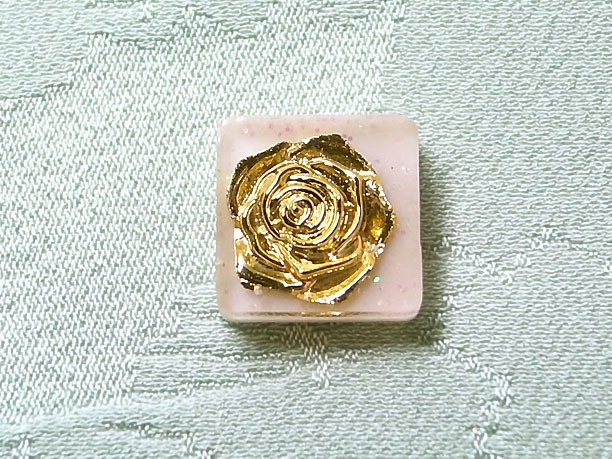 レジン・チョウタックピン「卯月」