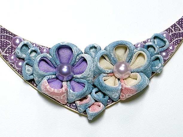 つまみ細工・プレートネックレス「眉月」