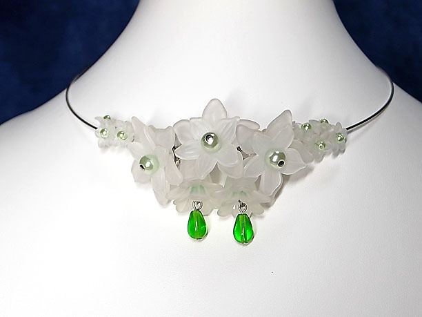 フラワービーズ・ワイヤーネックレス「白妙」