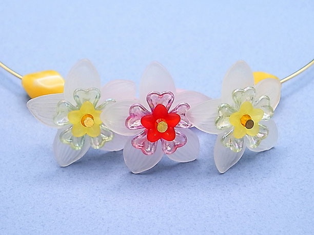 フラワービーズ・ワイヤーネックレス「白妙」