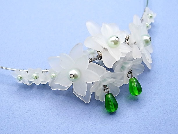 フラワービーズ・ワイヤーネックレス「白妙」