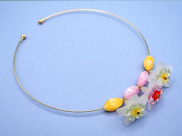 フラワービーズ・ワイヤーネックレス「白妙」