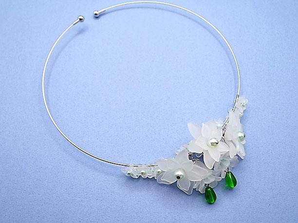 フラワービーズ・ワイヤーネックレス「白妙」