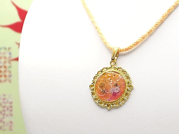 組みひもレジンペンダント「慶雲」