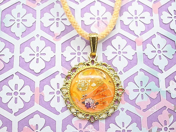 組みひもレジンペンダント「慶雲」