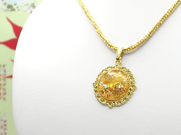 組みひもレジンペンダント「慶雲」