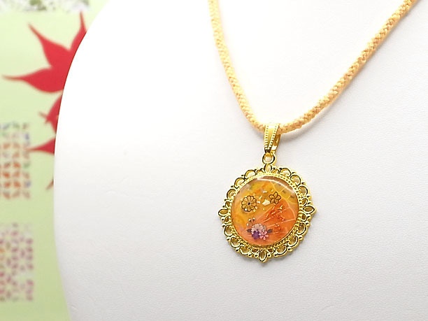 組みひもレジンペンダント「慶雲」