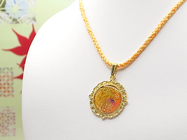 組みひもレジンペンダント「慶雲」