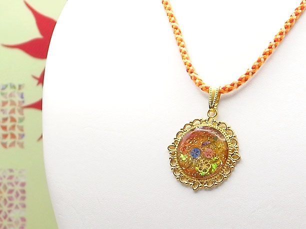 組みひもレジンペンダント「慶雲」