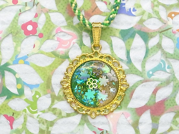 組みひもレジンペンダント「瑞雲」