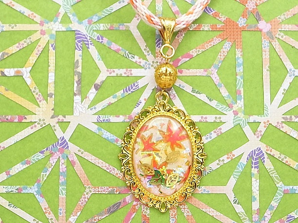 組みひもレジンペンダント「残香」