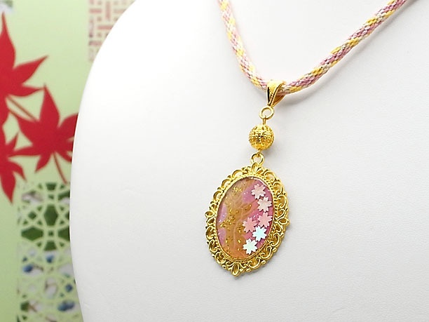 組みひもレジンペンダント「残香」