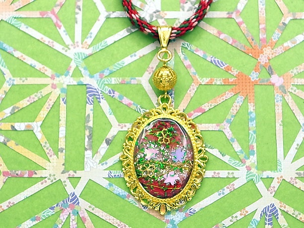 組みひもレジンペンダント「残香」