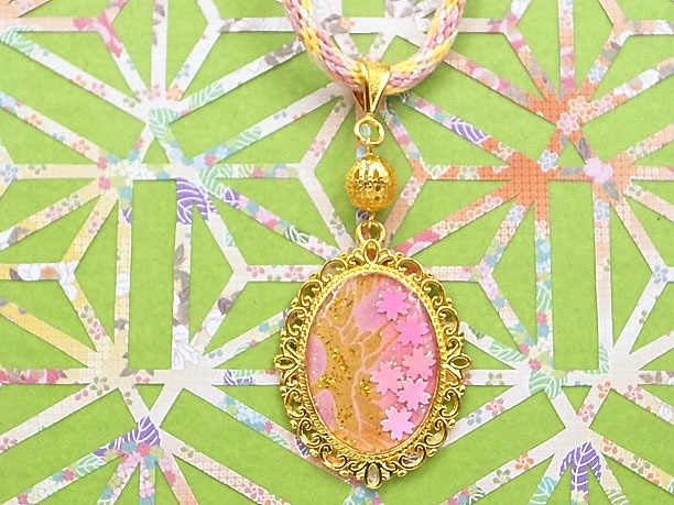 組みひもレジンペンダント「残香」