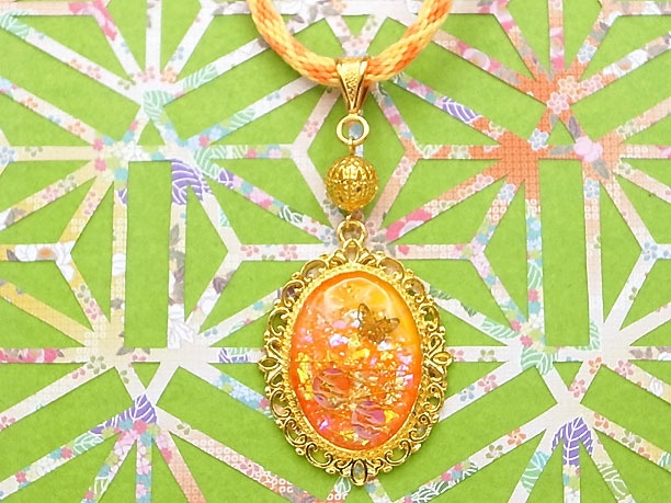 組みひもレジンペンダント「残香」