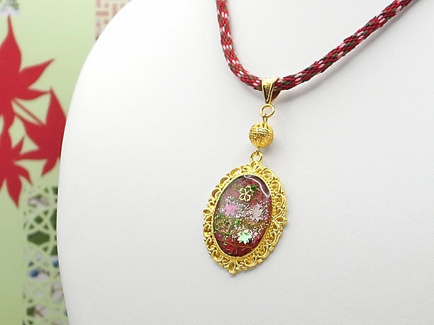 組みひもレジンペンダント「残香」