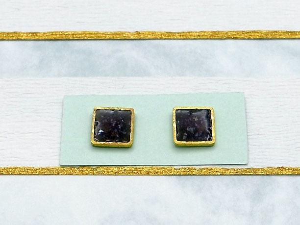 レジン・スタッドピアス「乙」