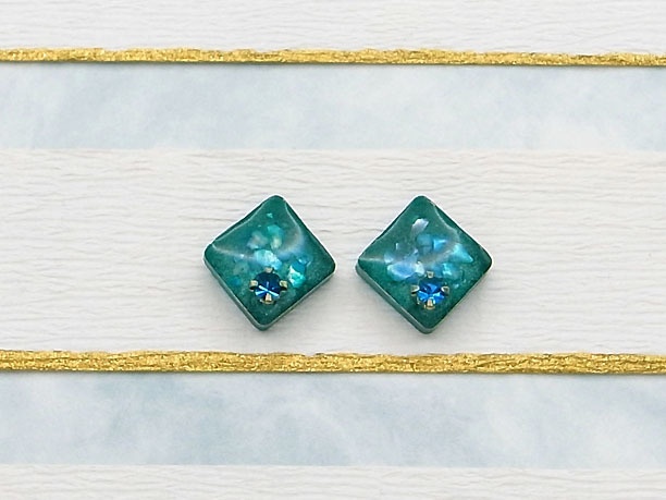 レジン・スタッドピアス「魔晄色」