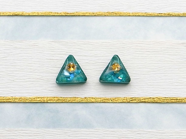 レジン・スタッドピアス「魔晄色」