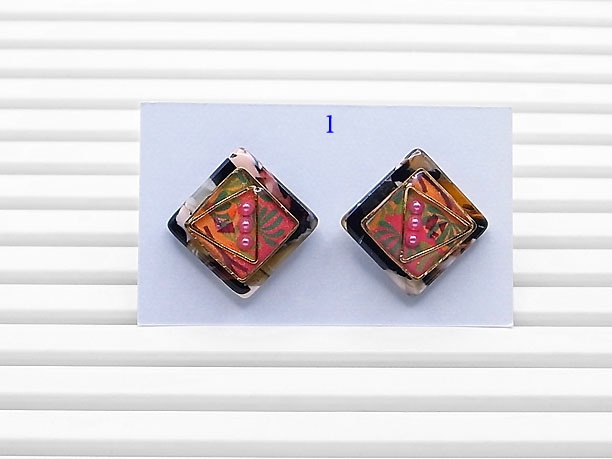 レジン・スタッドピアス「紅唇」