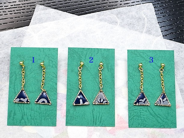 レジン・スタッドピアス「濃藍」