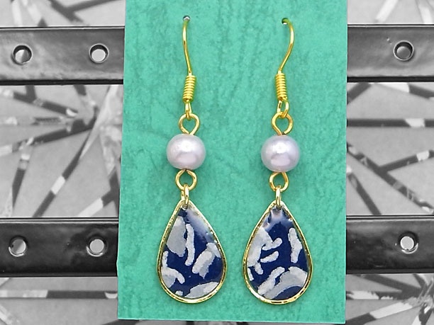 レジン・フックピアス雫「紺青」