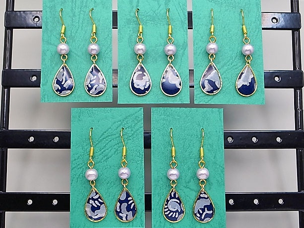 レジン・フックピアス雫「紺青」