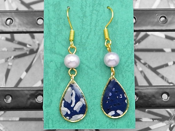 レジン・フックピアス雫「紺青」