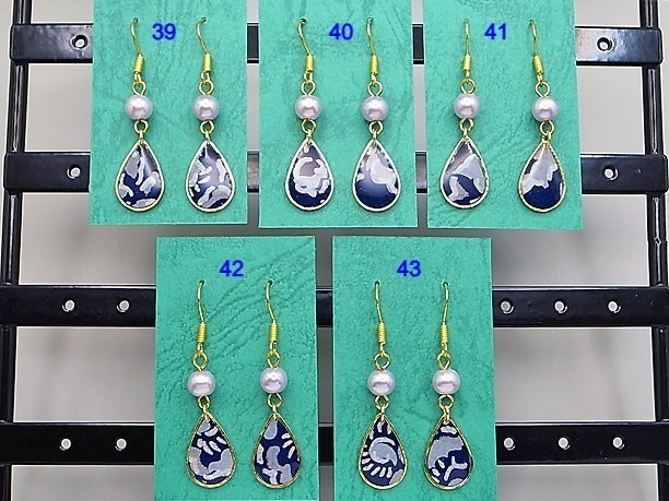 レジン・フックピアス雫「紺青」